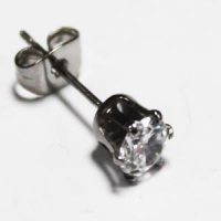 1422-6-С пусета в ухо с камнем